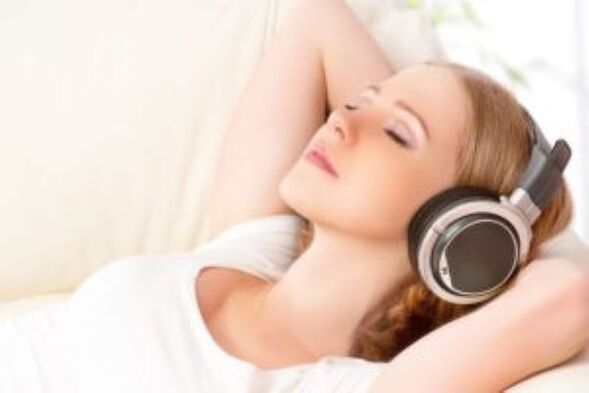Dinləmək üçün musiqiyə diqqət yetirin